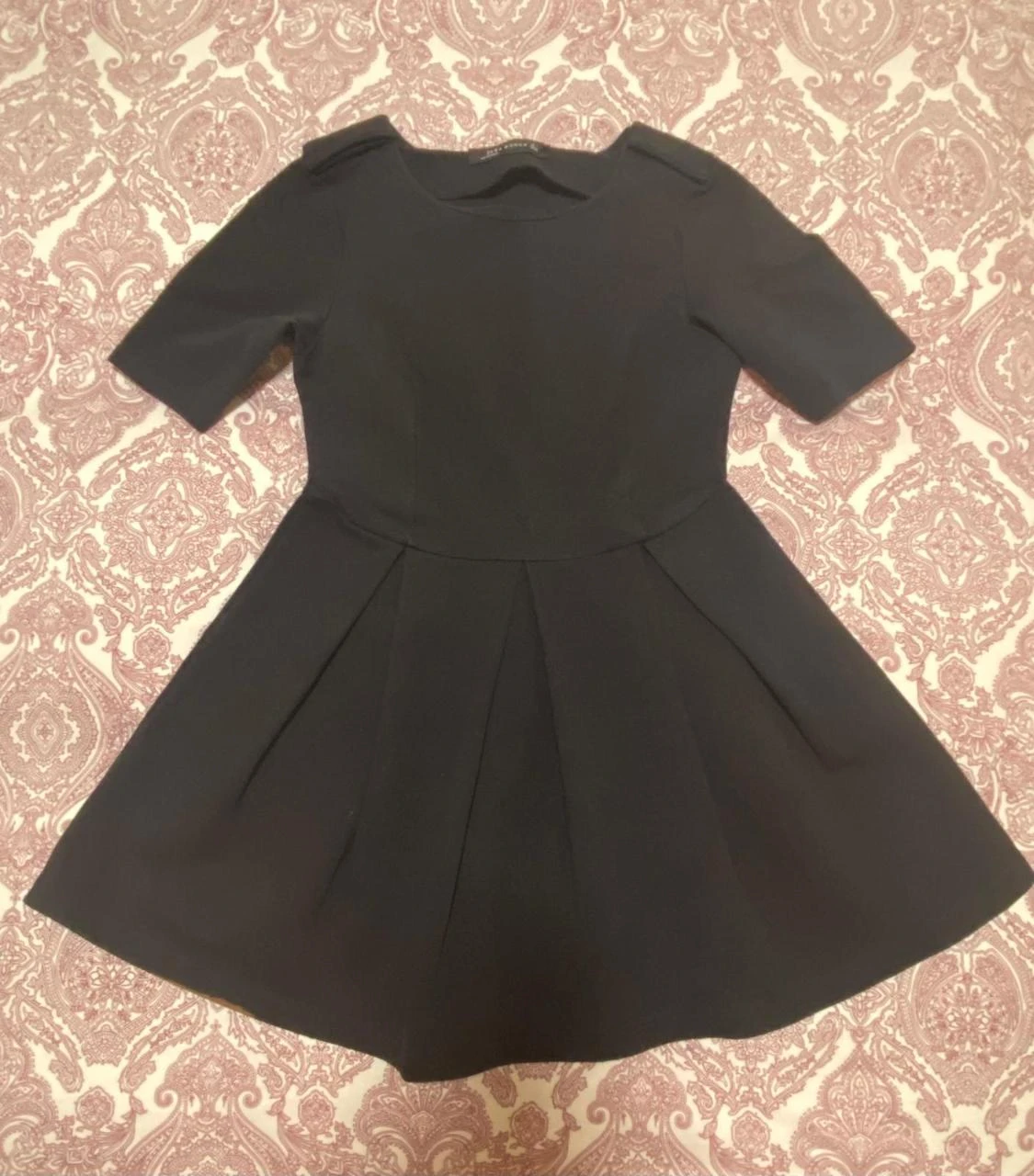 Vestido justo e saia rodada com pregas, tecido forte, preto. Zara. Tamanho P – photo 8